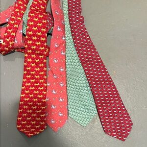 Vineyard vines Stylish Red and Green Men's Ties
